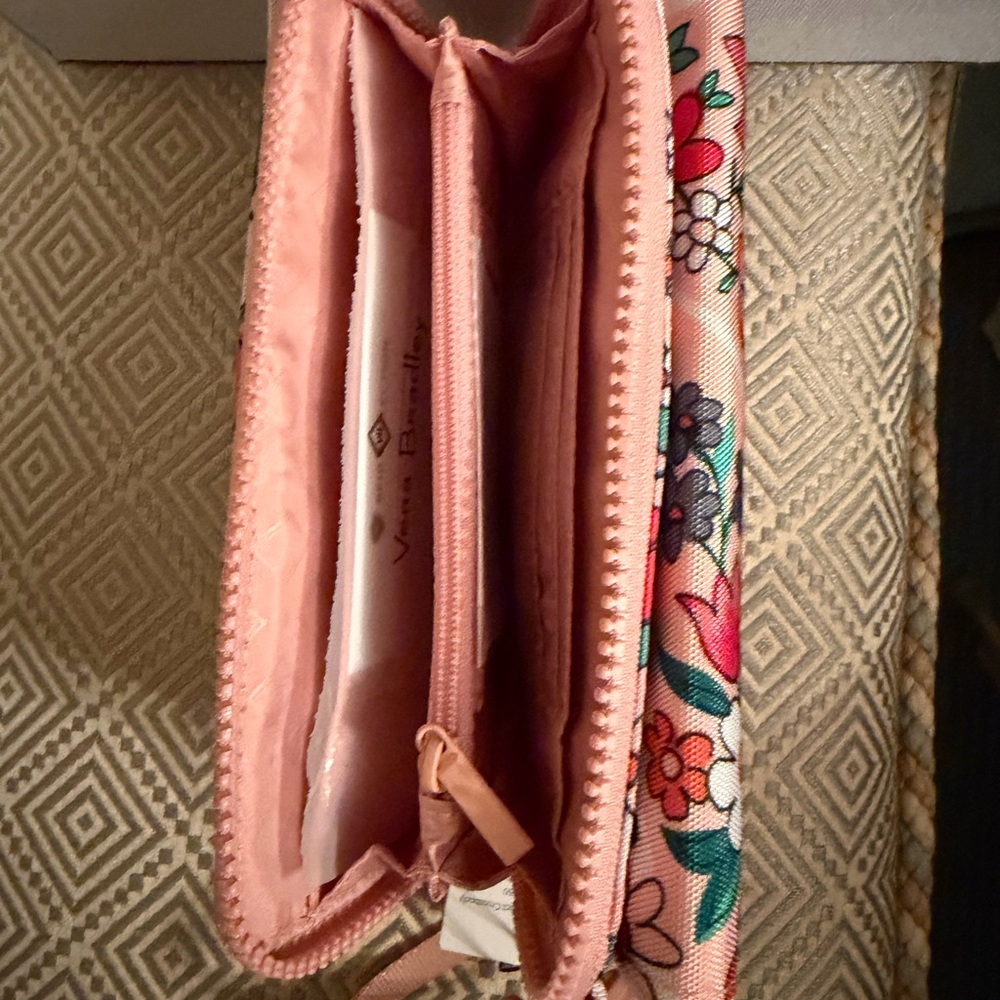 Vera Bradley RFID Compact Crossbody Floral Pink Wristlet Cardholder - Picture 4 of 5